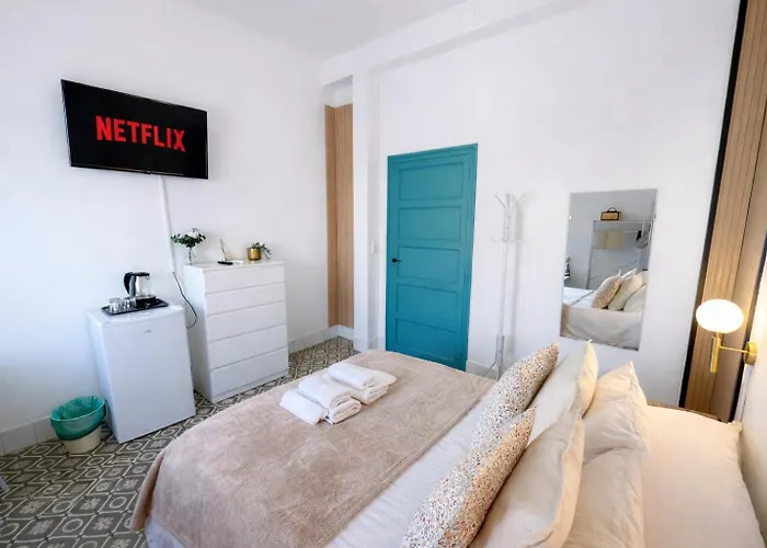 Cruz Roja * إشبيلية